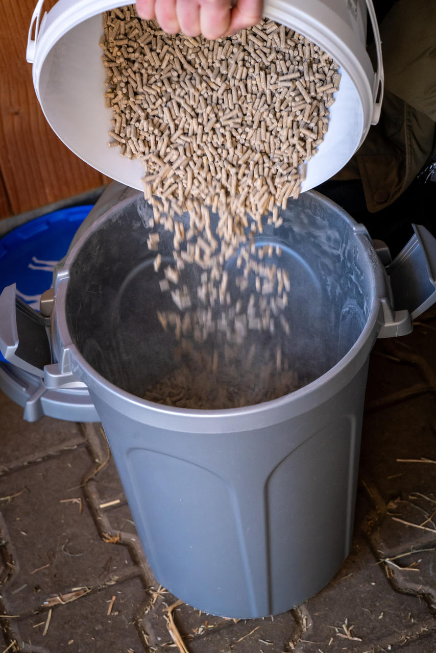 Kerbl Conteneur à aliments Jerry, avec couvercle, 23 litres